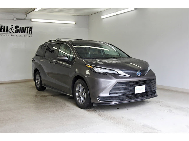 2023 Toyota Sienna LE